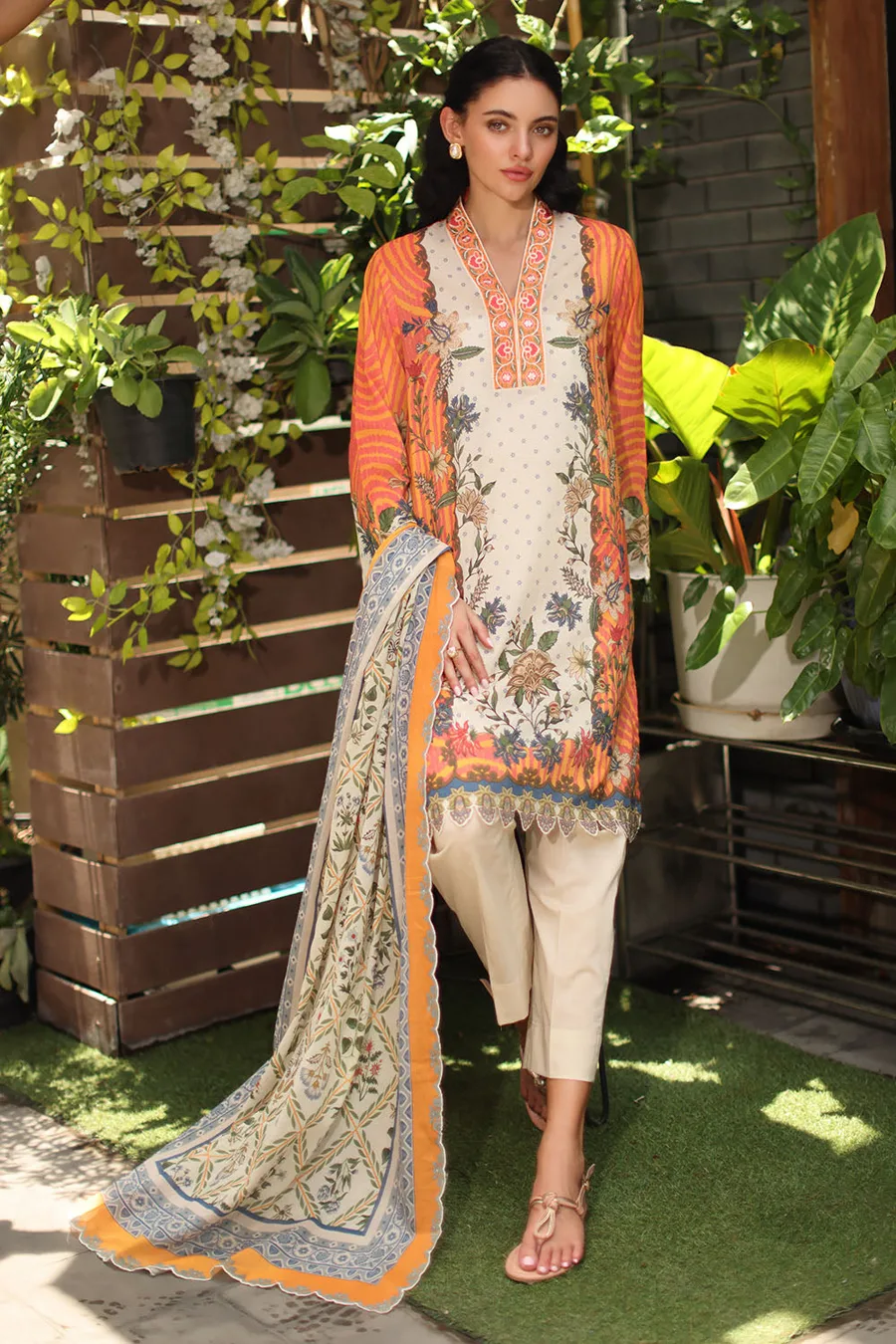Gul Ahmed — 3 Piece Printed Lawn Suit with Printed Lawn Dupatta and Lace — buy online Pakistan COD